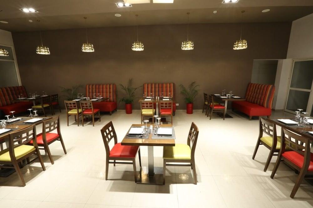 Relax Hotel Oujda Esterno foto