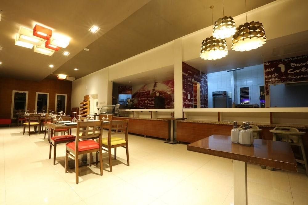 Relax Hotel Oujda Esterno foto